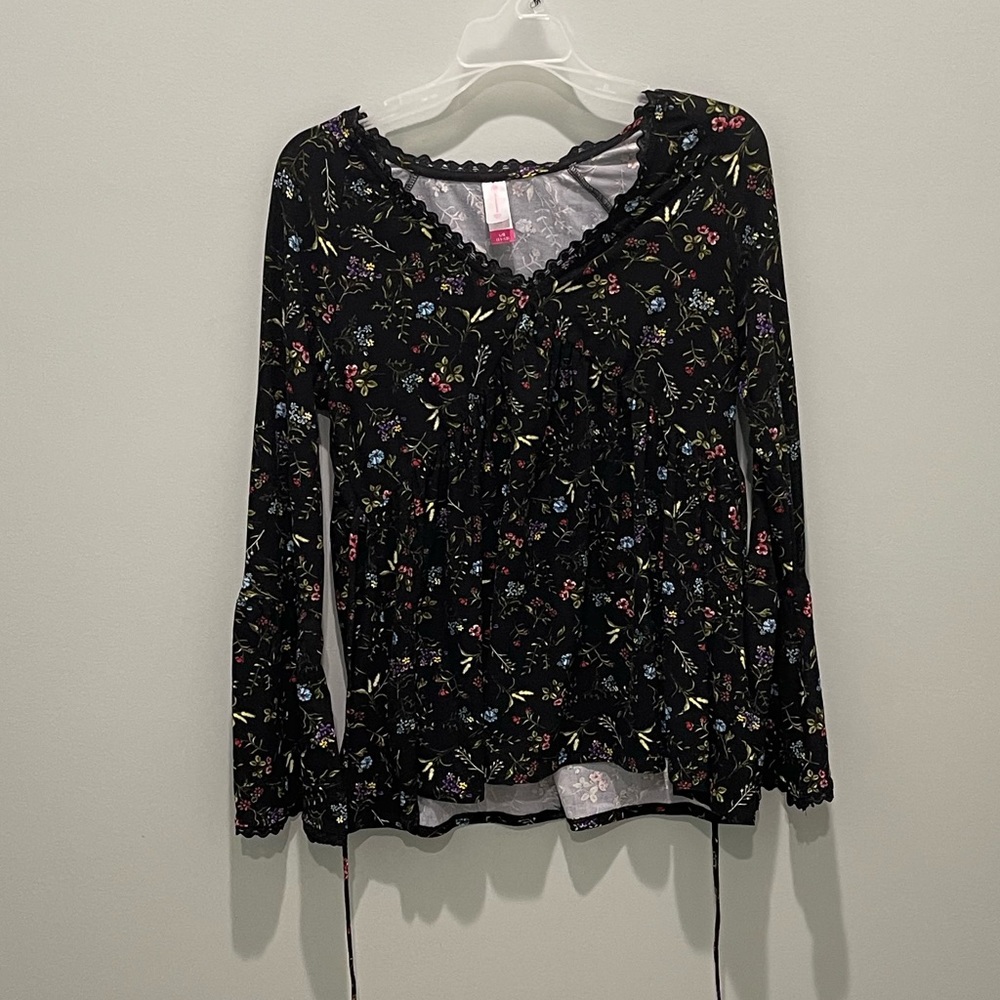 womens no boundaries size 11 flowered shirt